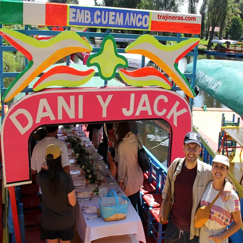 Experiencia de folklore mexicano en trajinera en Xochimilco