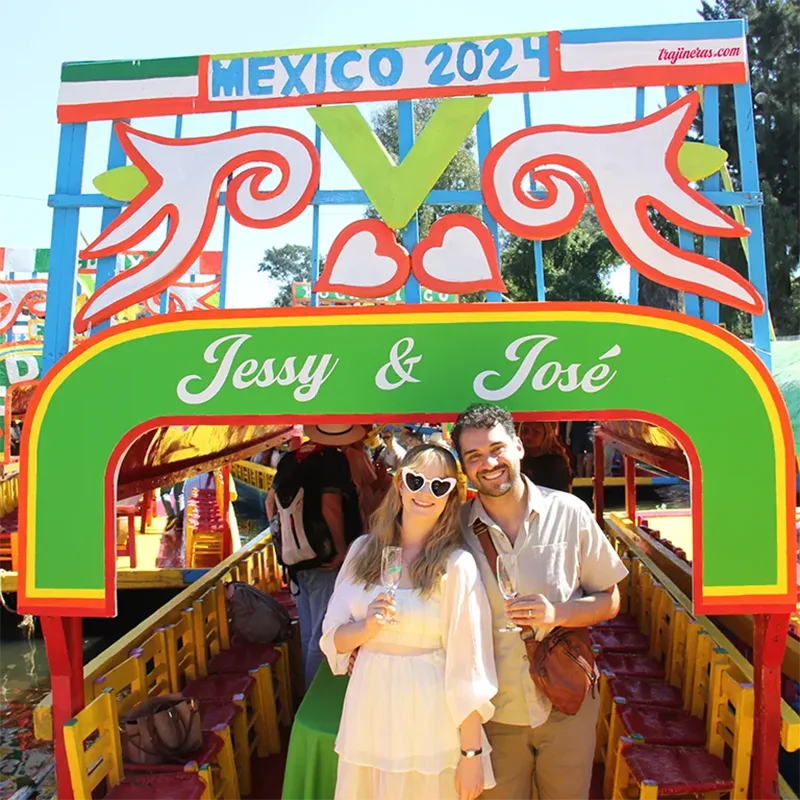 Fiesta con DJ en trajinera en Xochimilco, diversión asegurada